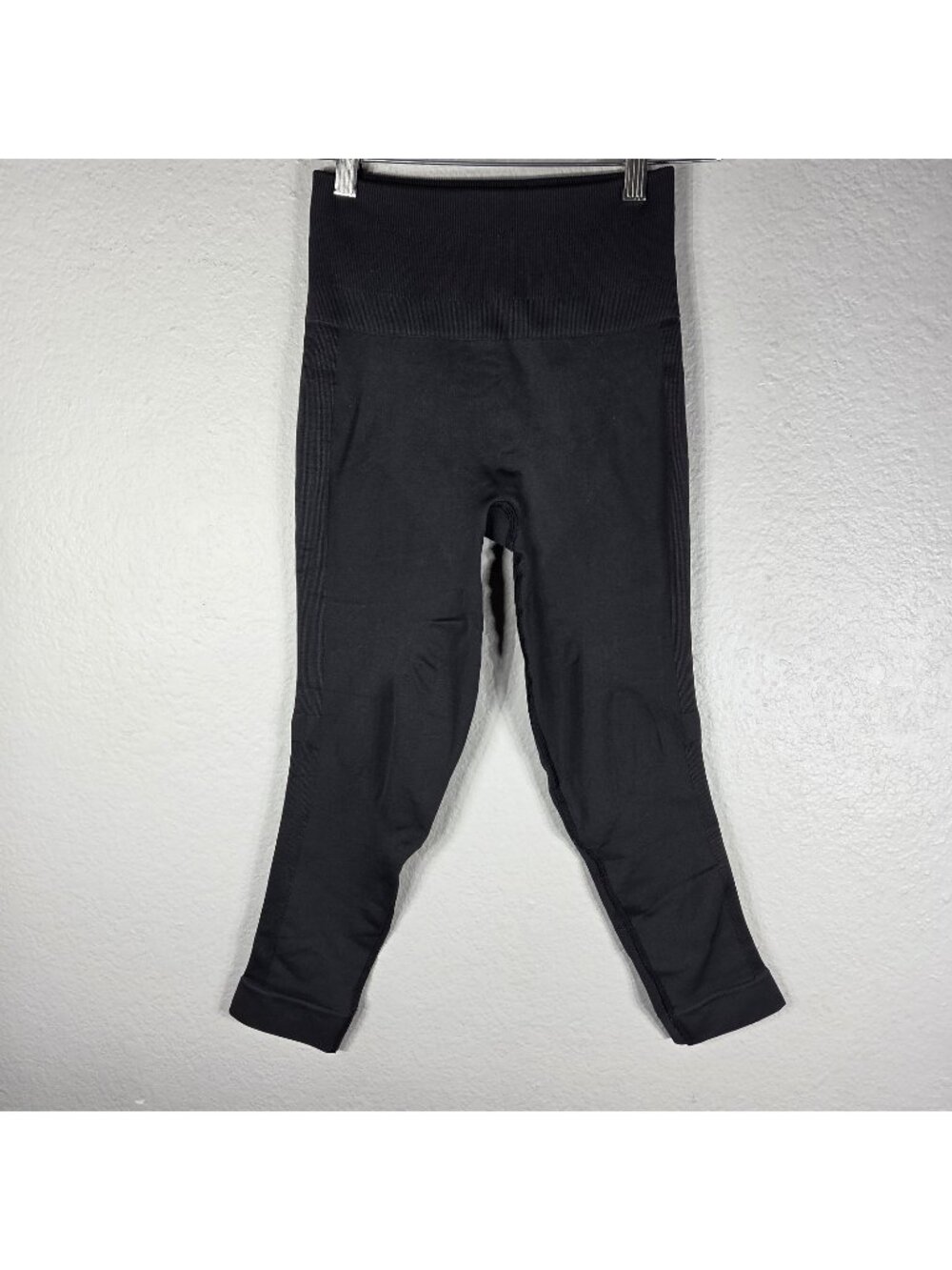 Lululemon Zone In Tight Black Ribbed High Rise Seamless Leggings Size 6 Cropped